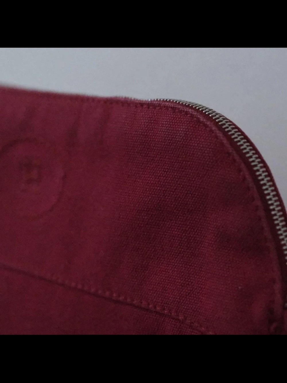Hermes Men's Canvas Toiletry Pouch in Deep Red with Tan Trim - Picture 6 of 13